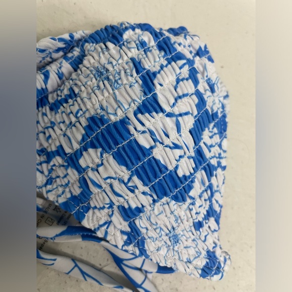 SHEIN blue and white leaves bikini top size XS - Picture 2 of 2